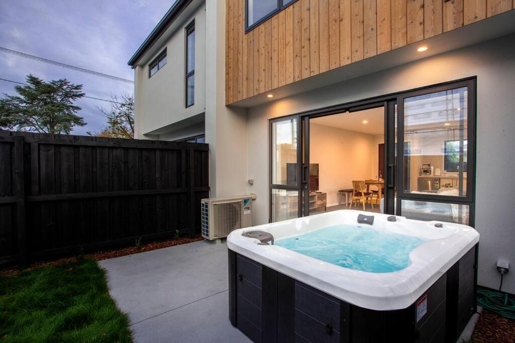 Apartamento Stylish Townhouse With Hot Tub *